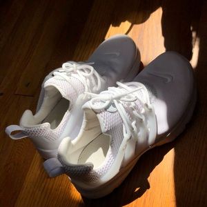 White Nike prestos